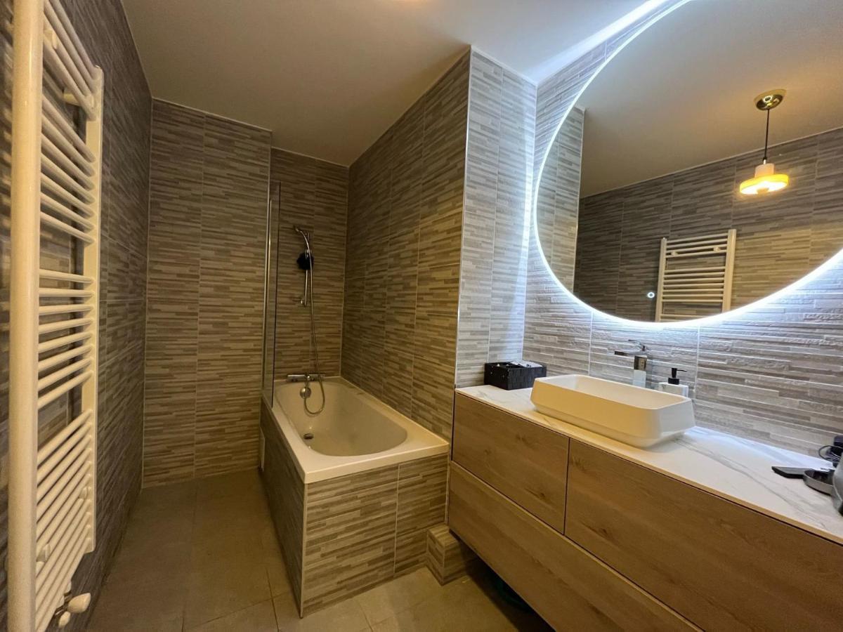 Luxueux Climatise Avec Terrasse, 6 Couchages - 17eme Arrondissement De Paris Apartment *