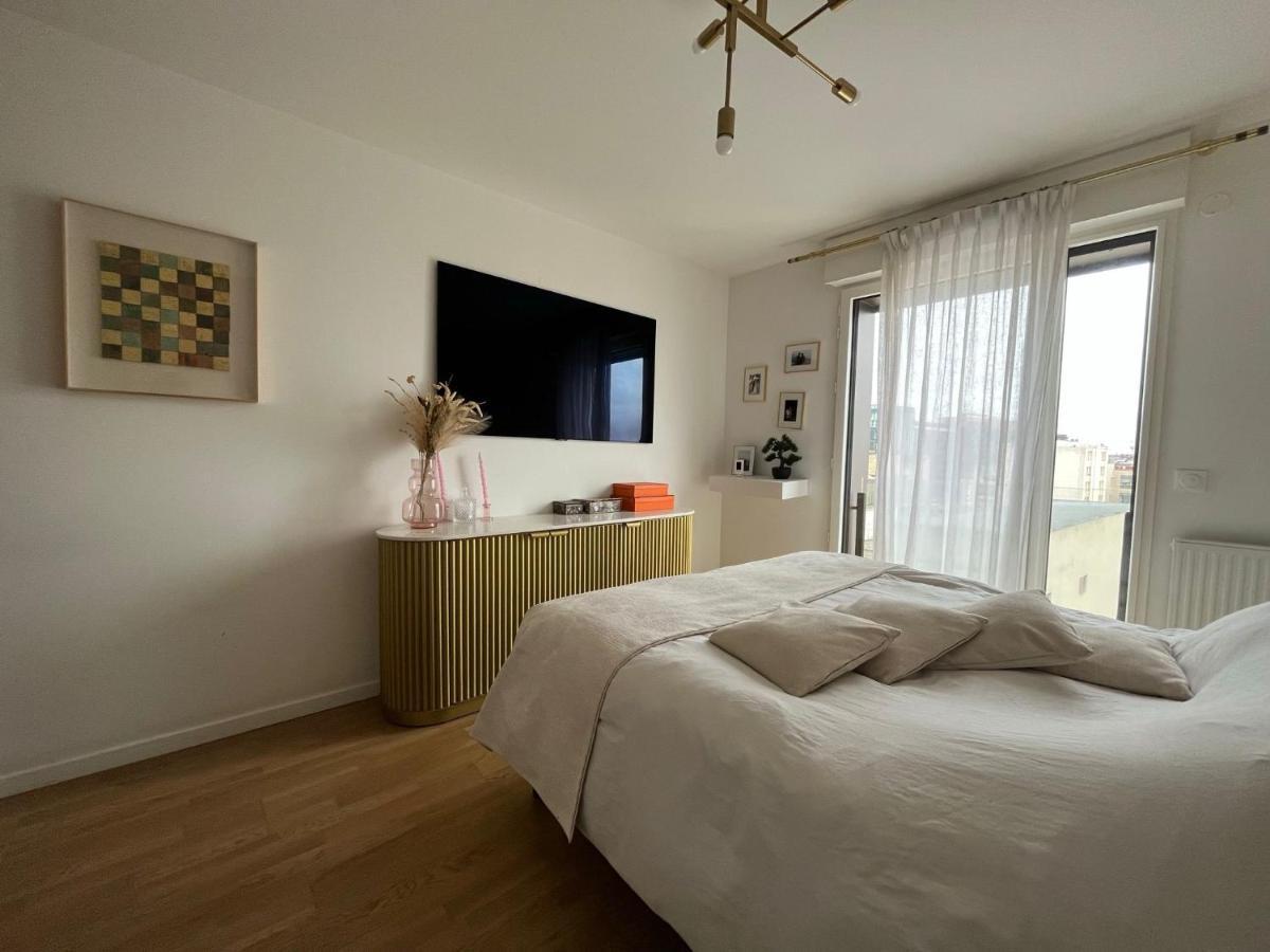 Apartment Luxueux Climatise Avec Terrasse, 6 Couchages - 17eme Arrondissement De Paris Clichy