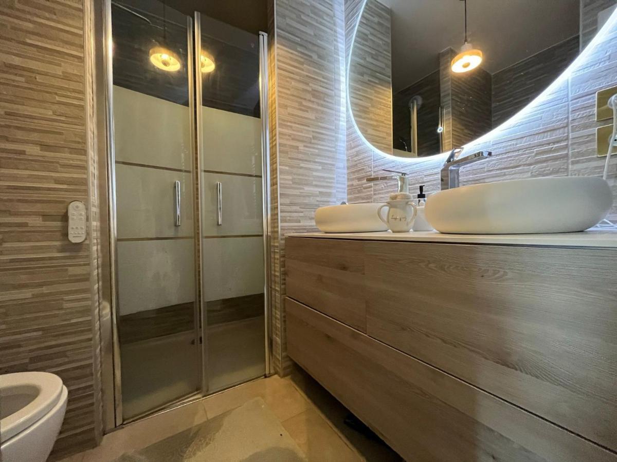 Apartment Luxueux Climatise Avec Terrasse, 6 Couchages - 17eme Arrondissement De Paris *