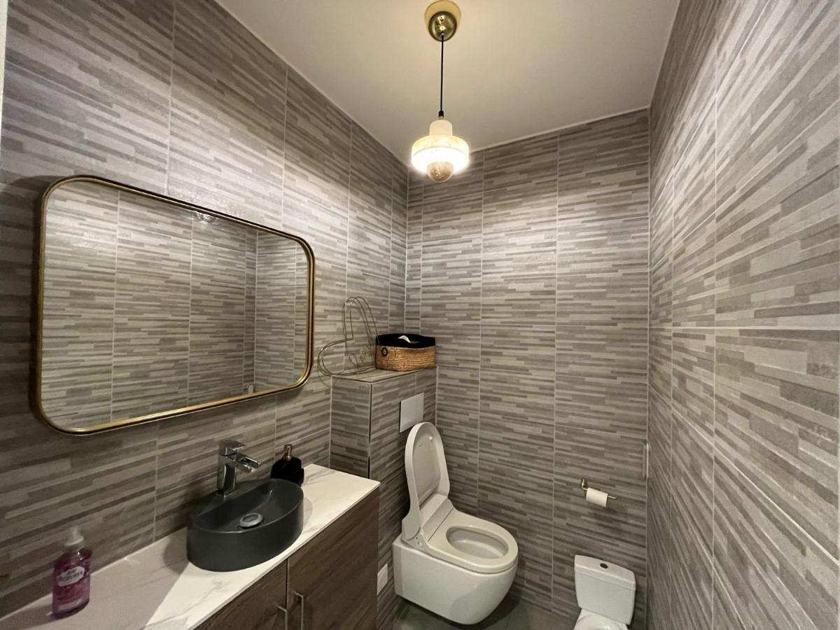 Luxueux Climatise Avec Terrasse, 6 Couchages - 17eme Arrondissement De Paris Apartment